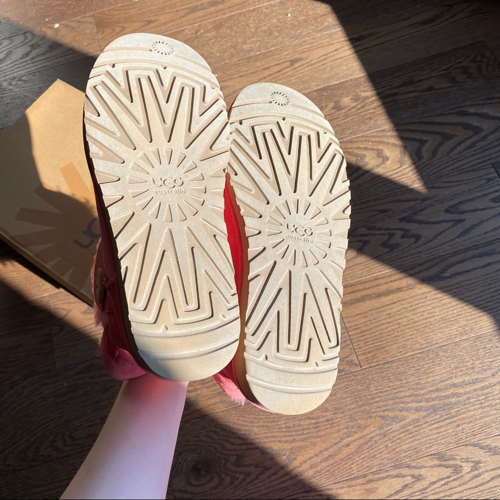 UGG pink boots with fur insole and wooden button size 7 - Picture 6 of 16